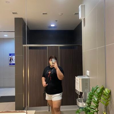 fmLR9Sq8iWxVNfg's profile picture. انا موجب دب اجنبي في السعودية