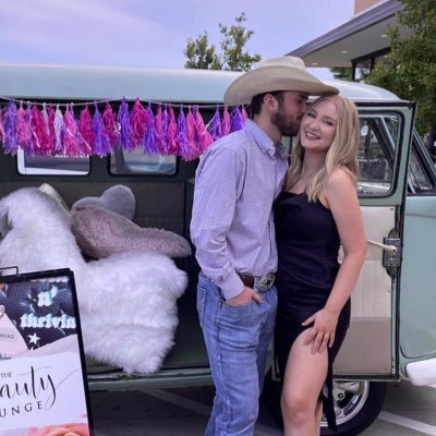 AnnaUssery's profile picture. 