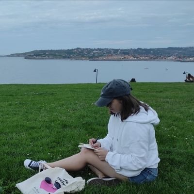 Periodista en formación constante. 🗞️ También en el mundo del marketing y publicidad. 📚
Mi libro 📖: EL FARO QUE MECE LAS OLAS. ✨🌊