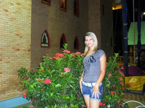 Elisama Mendes, 22 anos, brincalhona, extrovertida, verdadeira. Follow me.