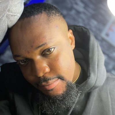 maintwinskenny's profile picture. Identical twin