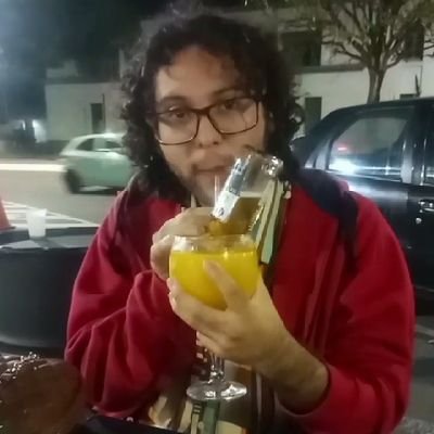 Sou Bisexual umbandista filho de Oxalá e Iemanjá pais do meu adjunto Oxum e Omulu .
Viva a vida como é e n mandada por pessoas .