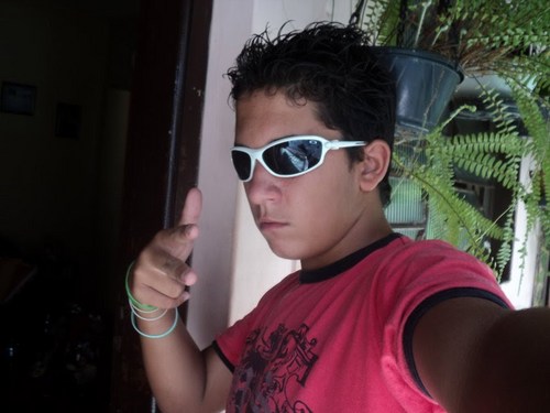 [b]Uma  pessoa muito legal,alegre ,inteligente,amigo,amigos de todos
!!!! “Não basta saber, é preferível saber aplicar. Não é bastante querer, é preciso sabe´´