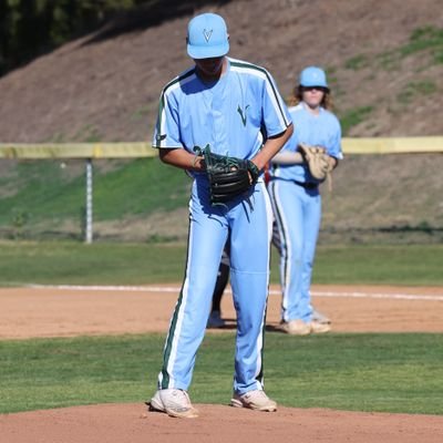 2023 - RHP - 4.6 GPA - 1560 SAT - @Irvinebaseball - 6'2 160 lbs /

fastball - up to 90 mph /
splitter - 74-78 mph /
curveball - 72-74 mph

uncommitted