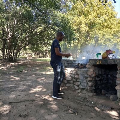 Father of two baby one poi and one gal ,I'm a human who loves nature nothing fancy just life