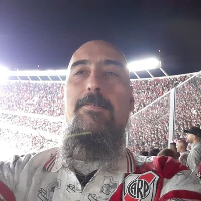 Docente. Padre de una niña. Hincha de River. Militante popular. 
Secretario de Comunicaciones de @SutebaGP1