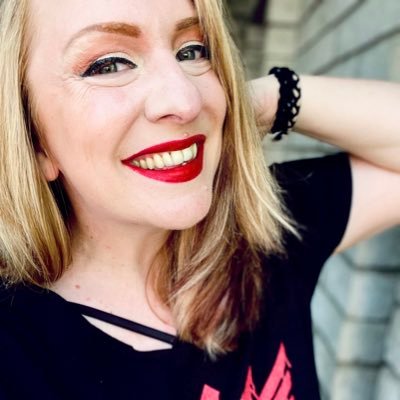 Love, Happiness, Wrestling. Writer and managing editor for @wrestlejoy. Storyteller, Science, TV, Author. IG: amy_nemmity