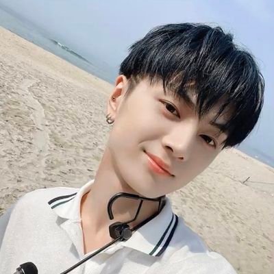 💭: 𝘺𝘰𝘶𝘯𝘨 𝘬 𝘱𝘢𝘵𝘳𝘢𝘰 𝘥𝘰 𝘬𝘢𝘵𝘶𝘴𝘢!!!!                    
           
♡ ꭰꭺꭹ6 • ꭼɴꮋꭹꮲꭼɴ • ꭲꭺꭼꭹꭼꮻɴ ♡