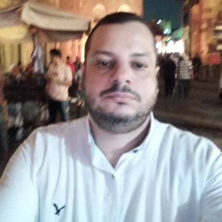 گن مشرقا مهما أستبد بك الضجر ..
كن بلسما يهدى السرور لمن عبر ..
وأغرس لنفسك صالحا ترجو به طيب الأثر ..
كن موقنا أن الحياة هنا ممر ..