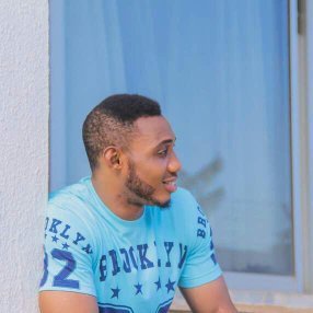 hugeyosi's profile picture. 