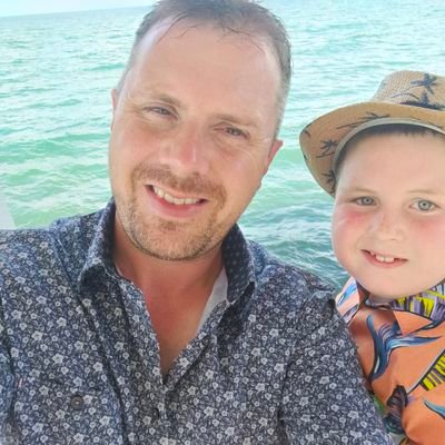 Arnipieinthesky's profile picture. Electrical extraudinare and psychologist in the making. Remember, if you wear glasses, try not to sit on them. Mind yourselves. 👌