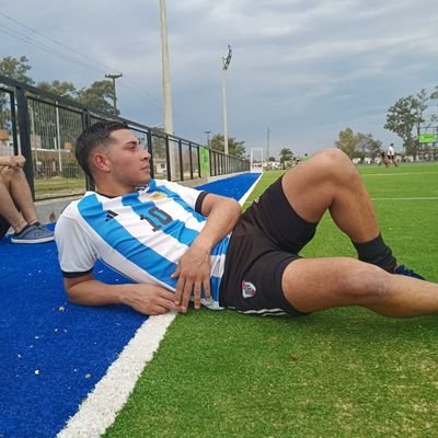 Aries♈

Correntino🌍

Hockey 🏑💚

Ig: Andres Quiñones👻