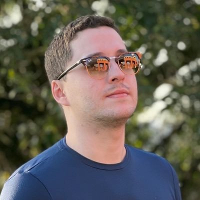 De vez em nunca, interajo com alguns conteúdos sobre programação.