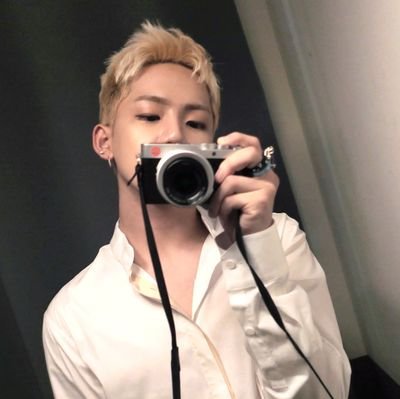 𝗶𝗞𝗢𝗡⁷
Doɴɢι Teɴ Hyυɴѕυĸ Jαcoв Yeoɴjυɴ
𝗠𝘂𝗹𝘁𝗶𝗳𝗮𝗻𝗱𝗼𝗺♡
Staneando como 20 grupos que son mi vida./𝑭𝒂𝒏 𝒂𝒄𝒄