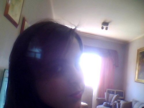 Sou uma menina pekena, sou legal quando sao legais comigoo, estou sempre feliz, e gosto de agradar quem eu amo essa sou eu segue que sigoo de volta *-* !!!