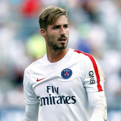 RAA_77t's profile picture. يهون الجفا لا شافت العين ماتكره