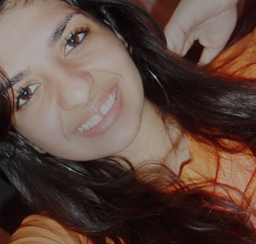 13 anos, aquariana, dependente de Deus, belieber, compreensiva, apaixonada por fotografias e pelo divo @justinbieber . Simpática ? Apenas com quem merece.
