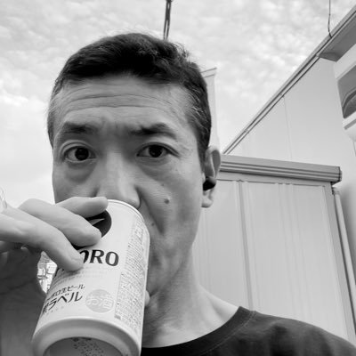 ピン芸人やってます。ネタは加藤鷹さん公認のモノマネ芸、くりぃむ上田さんの顔マネやってます。真面目が一番、テキトー二番、ギャンブル三番!でやってます。