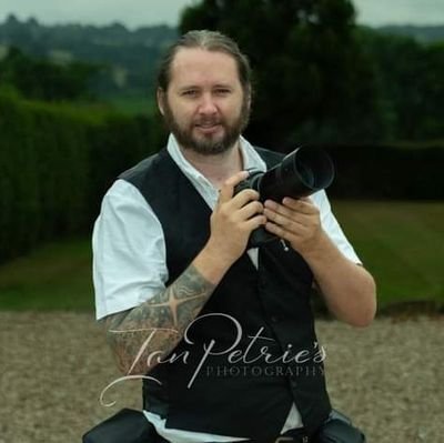 I'm an award-winning Nottingham & Derby Wedding, event & portrait photographer, fine-art portrait photographer. Lets shoot