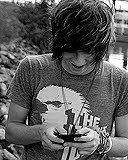 Eu sou fake , e tenho 15 anos .-. pronto falei U_U