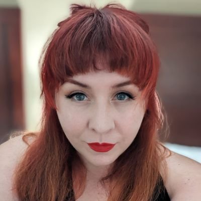 KarenLiDiLi's profile picture. I may be covered in cat hair but I still smell good.