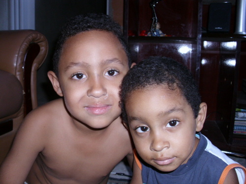 Sou uma ovelha ora mansa,ora agitada.Sou uma ovelha ora perdida,ora reconhecida.Eu sou tua ovelha Senhor!Sou feliz por ter meus filhos e meu marido meus amores