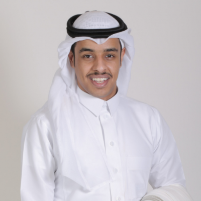لديه الخبرة والتجربة على حل معظم المشاكلوذالك بكثرة التجارب والظروف والسؤالات والنصائح والإرشادات ممن هم اكبر سنن وقد مروا بظروف عدية