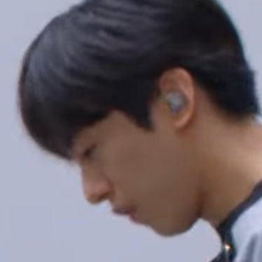 y_z_y_z1201's profile picture. 