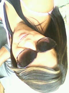 quem me vê,me vê sorrindo e vai ser sempre assim .