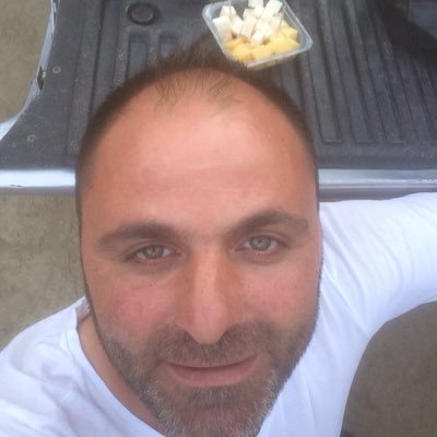 tam göğüs kafesinin üstünde bi taş var😕 yorgunsun ama kimse farkında değil