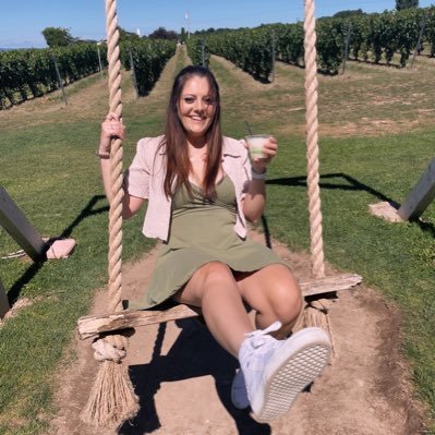 Married ~ 25 ~ Art lover ~ Caffein addict ~ Dog & cat mom ~ Cancer ♋️