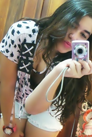 # aquela que fica vermelha a toa, aquela

que vive sorrindo, #