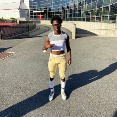 Berks Catholic📍|Class of 2024|3.0gpa|ATH|5’11|170|RB/FS/WR| https://t.co/PpVeRzY06p |40-4.4|shuttle 4.29 | email:ko215926@gmail.com 📞-5169674402