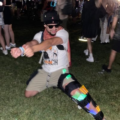 Idk, I do cool shit sometimes and am not a total failure. ♠️♥️♣️♦️Sagiterroist♐️