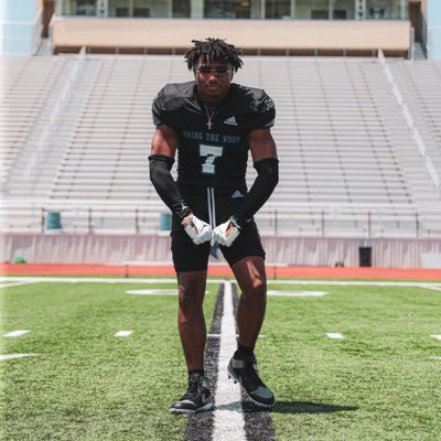 DB/WR/ATH 2024 6’0 184 4.38 40 yrd 3.4 GPA 3⭐️ https://t.co/HgFksAouMk.