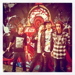 Toda fã de banda tem seu jeito e suas manias.E com as(os)  fãs do @replacemusic também é assim!