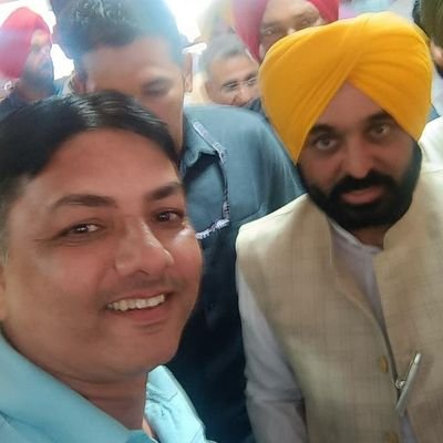 Media Incharge, Aam Aadmi Party, Ludhiana,
Former Social Media In-charge (Events Team, Punjab 2015-2017) #Aapian
Social Critic, Keen Lerner & Observer.