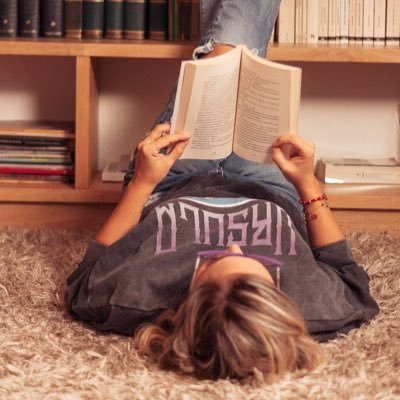 Editora y correctora. Me gusta escribir, estudiar y enseñar; acompaño a las personas a escribir sus libros.