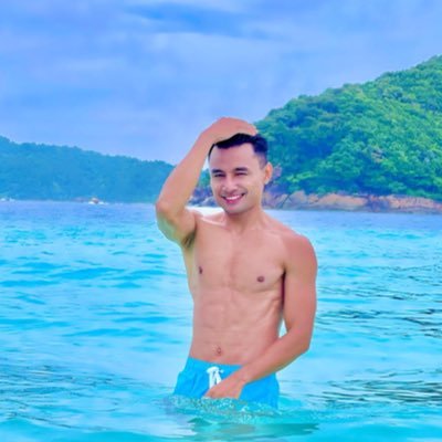 hey..im little cute Bitch. IG: kuefiz_official