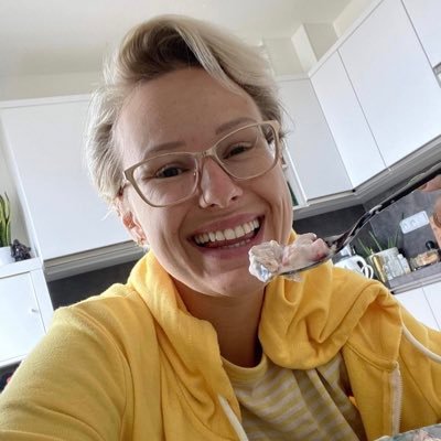 rosehonesty49's profile picture. 