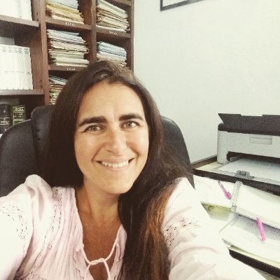 Abogada independiente. Madre de 2. Entrerriana. Colegio de Abogacía. Feminista en formación. Fan de la deconstruccion en general y el compromiso en particular