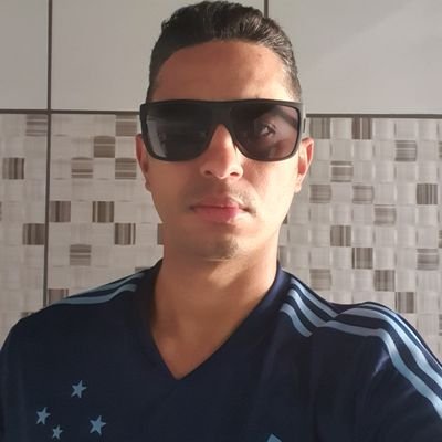 O tempo é rei e a vida uma lição, e um dia a gente cresce e conhece nossa essência e ganha experiência e aprende o que é raiz então cria consciência!!!