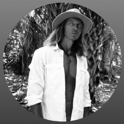 Independent ARTist / founder of ISLAND OF GOOD VIBES @islandofgoodvi1 music producer / dJ 📻radio show ISLAND OF GOOD VIBES every 3rd Sunday 10am ET 👇