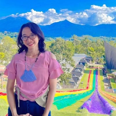 adindatridianti's profile picture. Everyone else has happiness on their face 😊