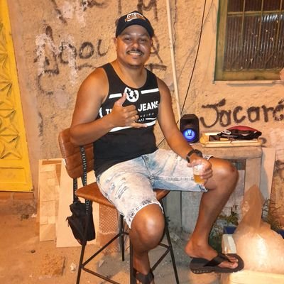 Não me apego a nada;eu não marco bobeira, acredito só no riso das crianças!