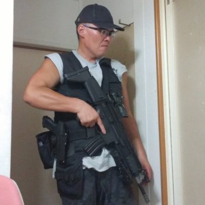 元自衛官です。３任期満了で退官しました。
APSシャークco2ガス銃とWE SCAR CO2を愛用してます。
自分の命は自分で守れ。そして生き残れ！