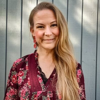 anatanmaa's profile picture. Projektiasiantuntija, tuttavallisemmin digitsemppari twiittailee havaintojaan, pohdintojaan ja kokemuksiaan ihan muina tsemppareina.