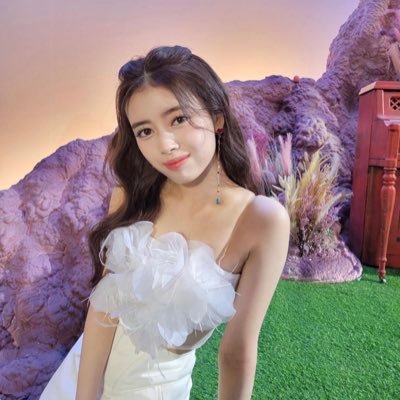 ♡♡NiziU♡♡ 私:❤💚母:💙💜(箱推し) '93 親子WithU🌈 いつかスクラッチ当ててサインやチェキゲットしたい！母にたくさんニナと会わせたい！☆StrayKids☆🐥🥟🐺寄りの箱推し ☆ITZY☆自分たちのペースで推し活中です✌︎✌︎ English👌🏼