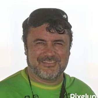 Alguém interessado em que o Brasil dê certo.

Não sabendo que era impossível. Foi lá e fez.