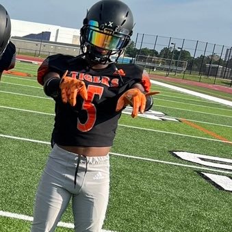 C/O 2023 5’11 170 DB/ATH belleville highschool 3.2 GPA. 2x state champ 💍💍